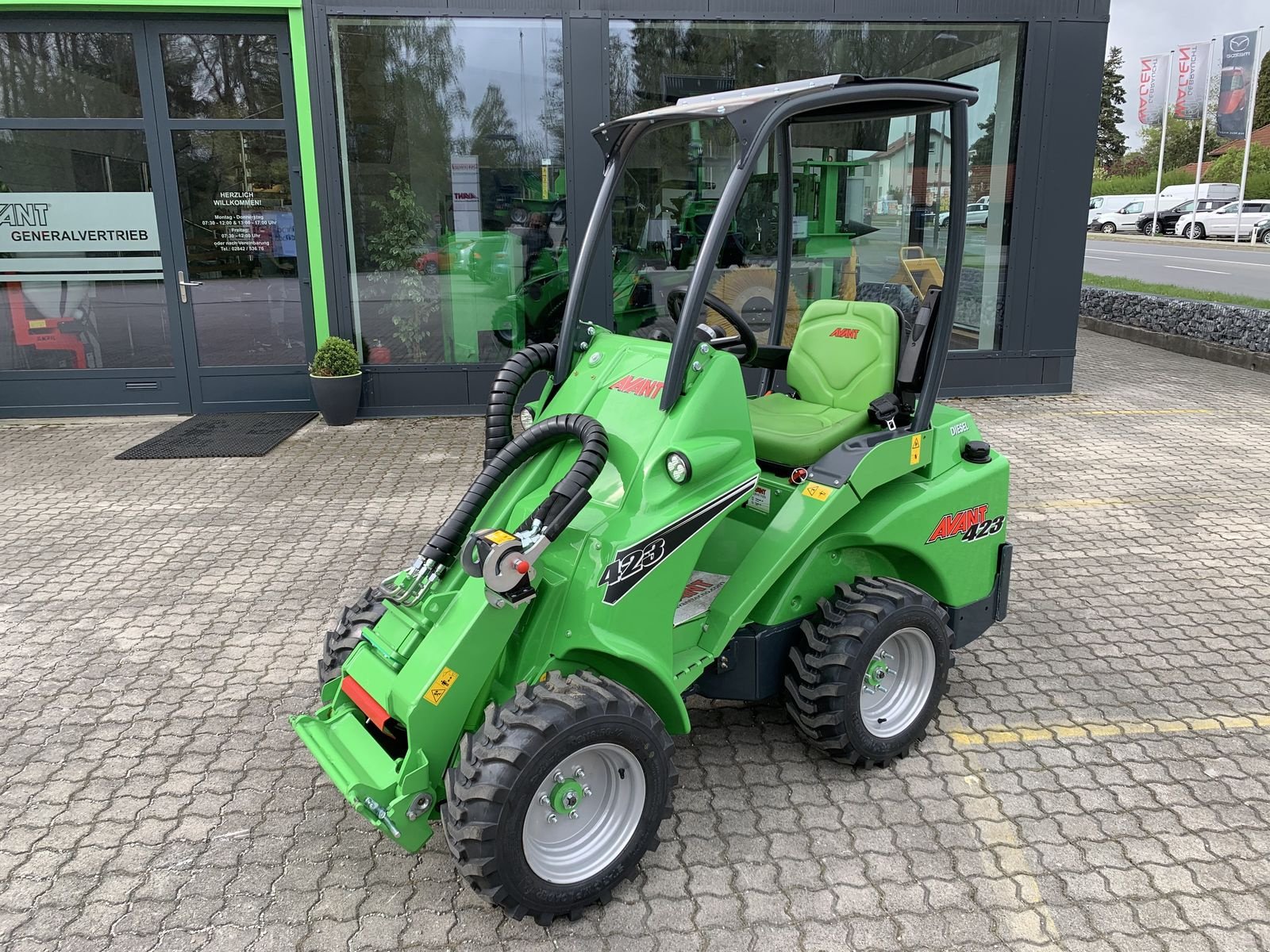 Hoflader of the type Avant Avant 423 Multifunktionslader, Neumaschine in Waidhofen an der Thaya (Picture 5)