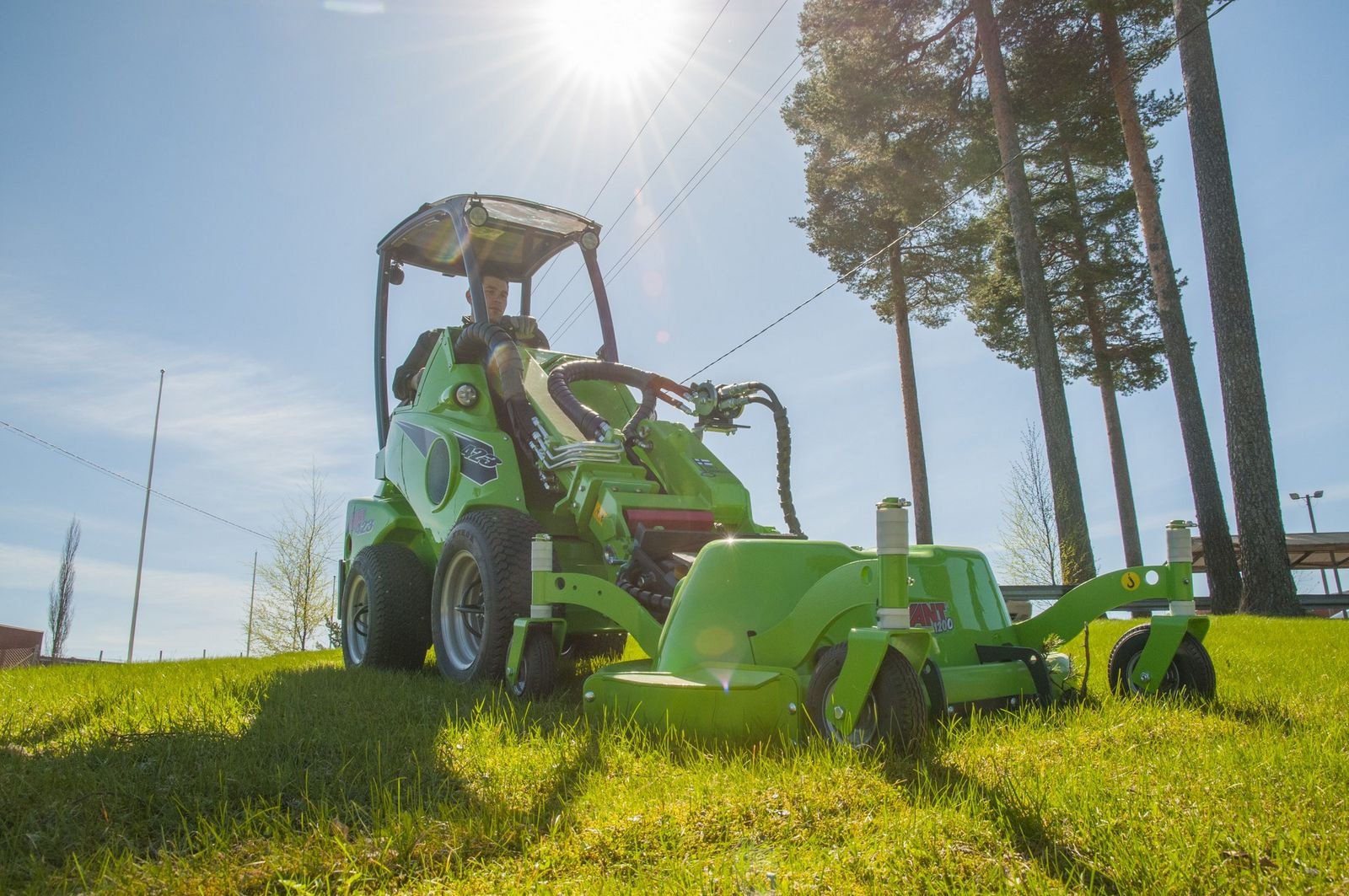 Hoflader of the type Avant Avant 423 Multifunktionslader, Neumaschine in Waidhofen an der Thaya (Picture 8)