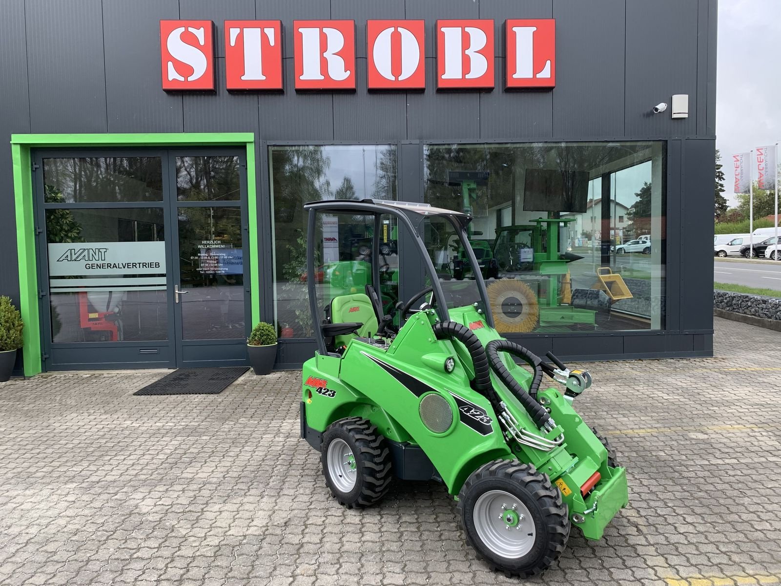 Hoflader of the type Avant Avant 423 Multifunktionslader, Neumaschine in Waidhofen an der Thaya (Picture 4)