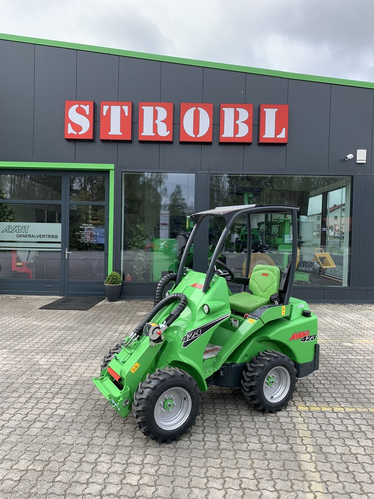 Hoflader of the type Avant Avant 423 Multifunktionslader, Neumaschine in Waidhofen an der Thaya (Picture 1)