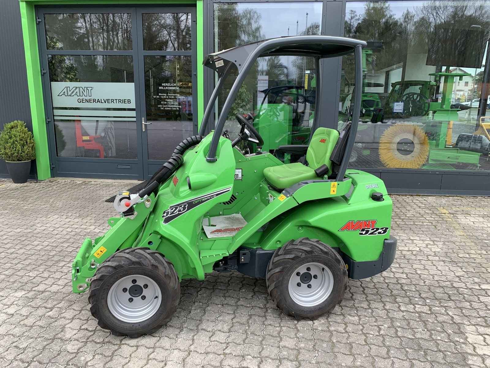 Hoflader des Typs Avant AVANT 523 Multifunktionslader, Neumaschine in Waidhofen an der Thaya (Bild 5)