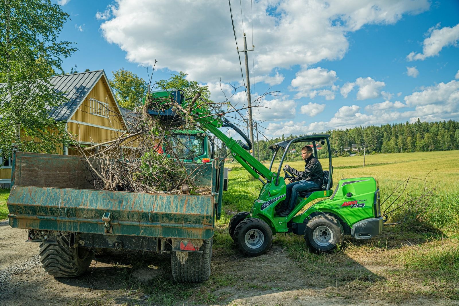 Hoflader of the type Avant Avant 735 Multifunktionslader, Neumaschine in Waidhofen an der Thaya (Picture 9)