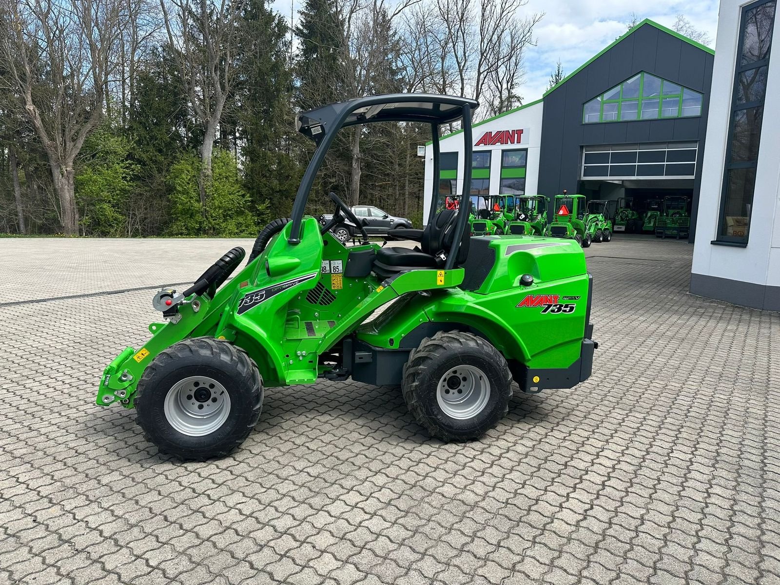 Hoflader of the type Avant Avant 735 Multifunktionslader, Neumaschine in Waidhofen an der Thaya (Picture 2)