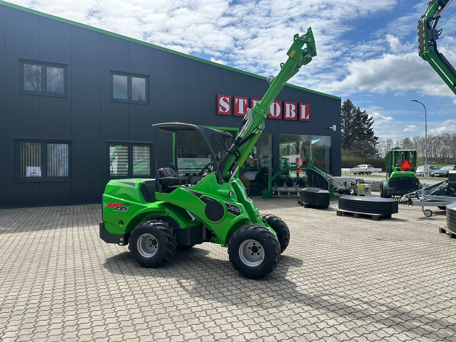 Hoflader of the type Avant Avant 735 Multifunktionslader, Neumaschine in Waidhofen an der Thaya (Picture 4)