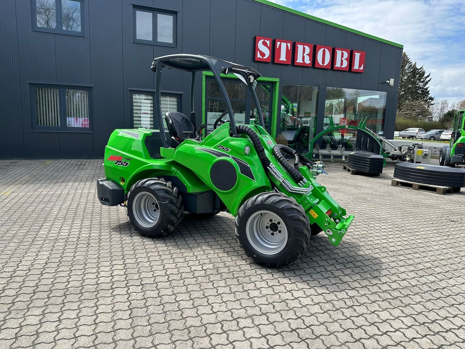 Hoflader of the type Avant Avant 755i Multifunktionslader, Neumaschine in Waidhofen an der Thaya (Picture 1)