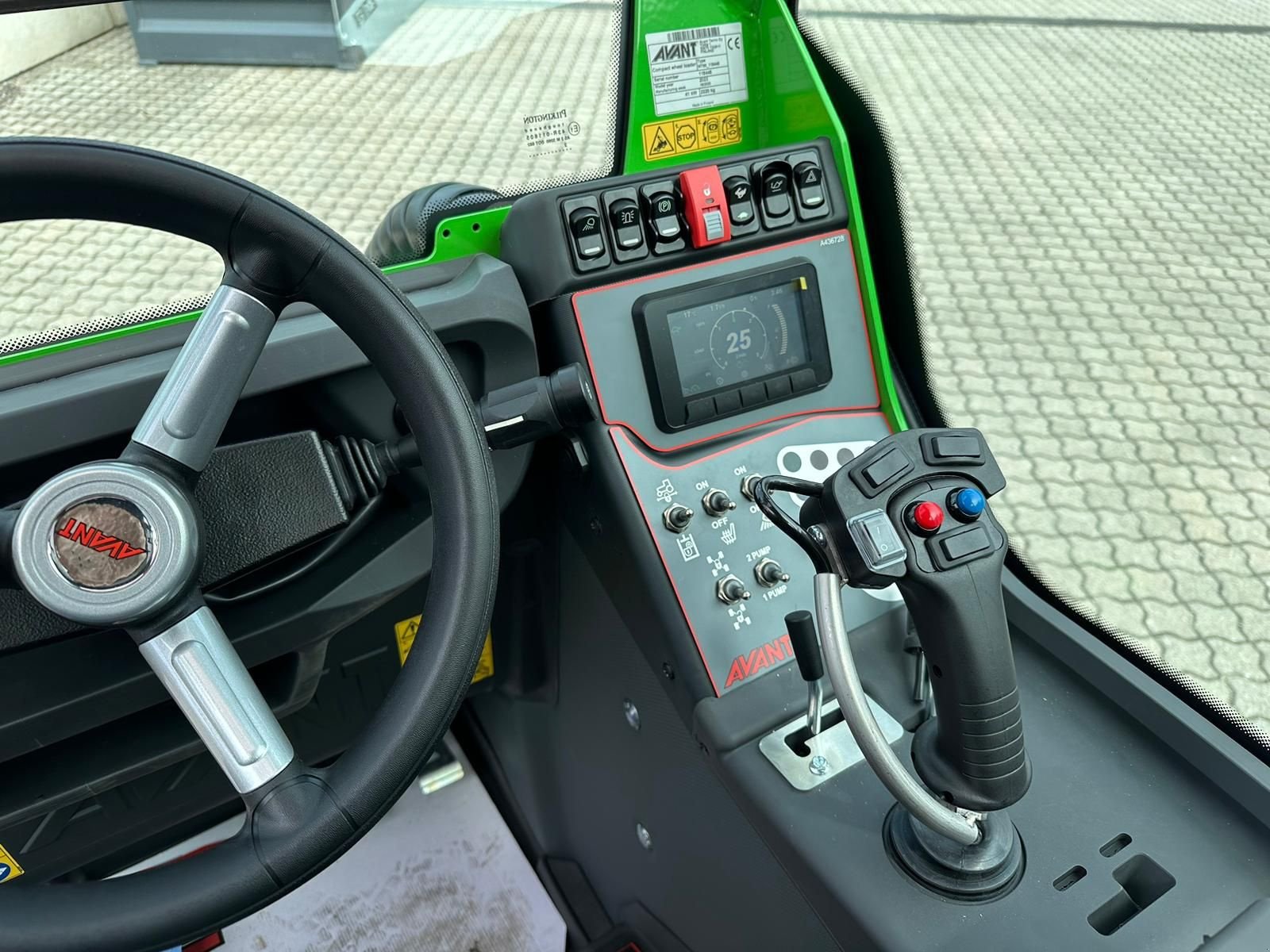 Hoflader typu Avant Avant 760i Multifunktionslader mit GT Kabine, Neumaschine v Waidhofen an der Thaya (Obrázek 9)