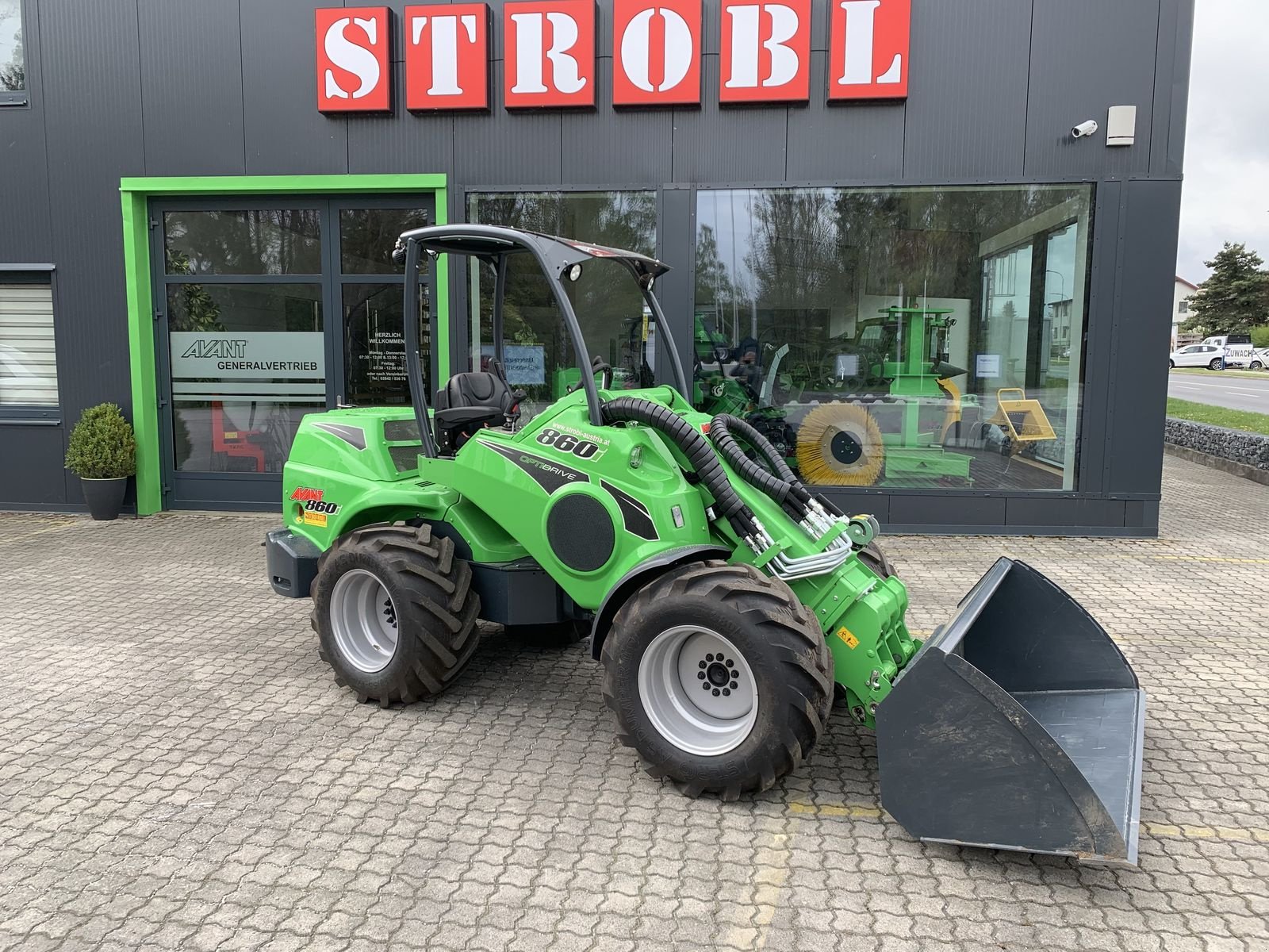 Hoflader of the type Avant Avant 860i Multifunktionslader, Neumaschine in Waidhofen an der Thaya (Picture 1)
