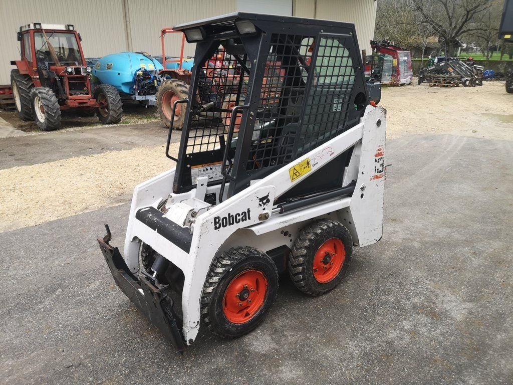 Hoflader des Typs Bobcat 463, Gebrauchtmaschine in BEAULEU (Bild 2)