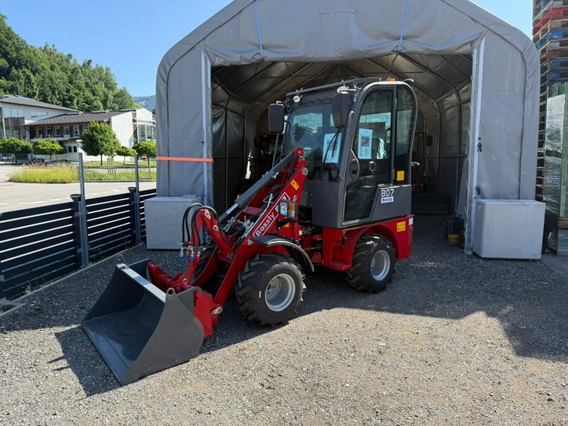 Hoflader des Typs Bossly 807 mit Kabine NEU, Neumaschine in Mondsee (Bild 1)