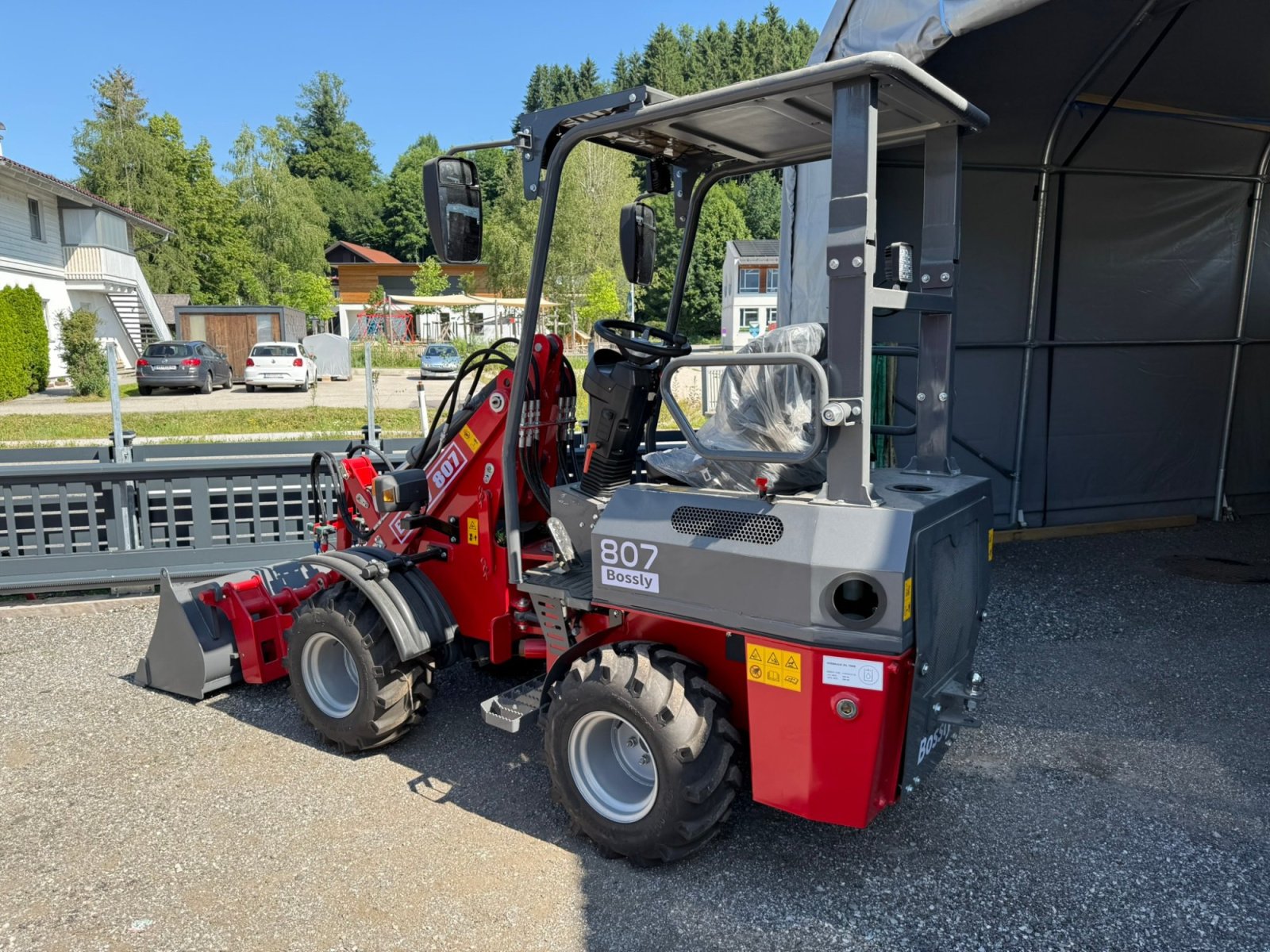 Hoflader of the type Bossly 807 NEU, Neumaschine in Mondsee (Picture 2)