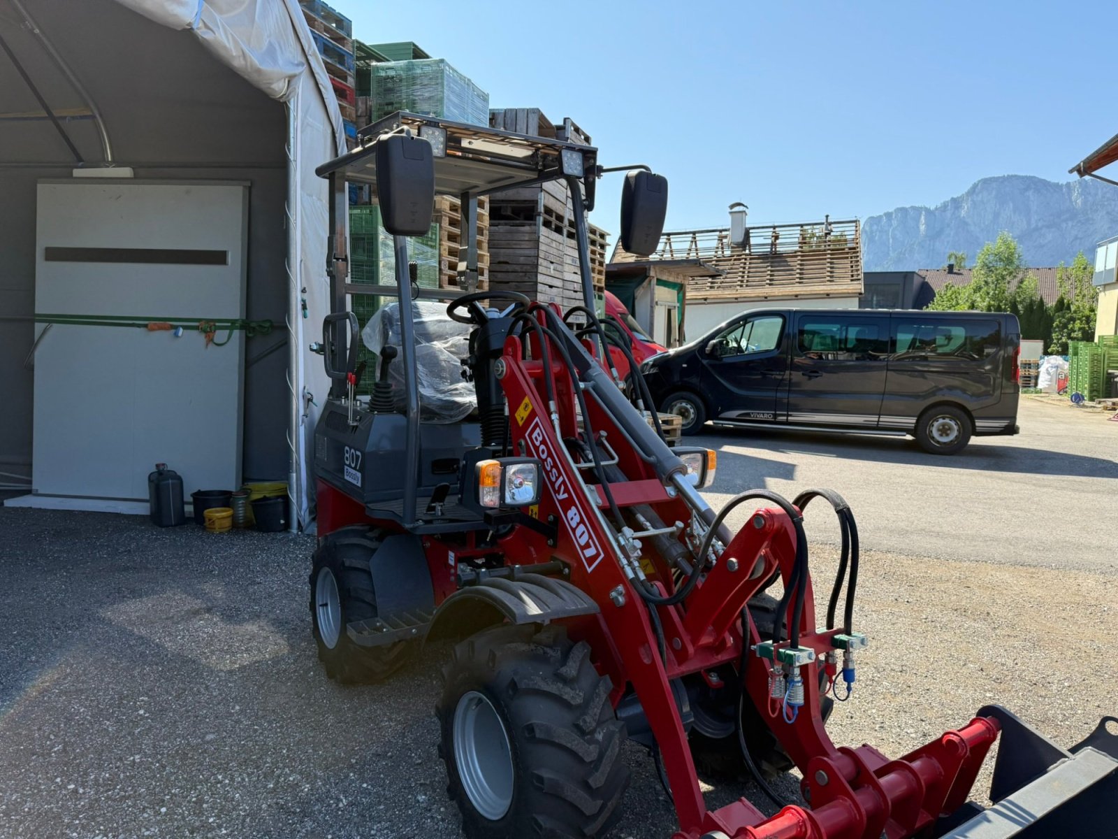 Hoflader of the type Bossly 807 NEU, Neumaschine in Mondsee (Picture 3)