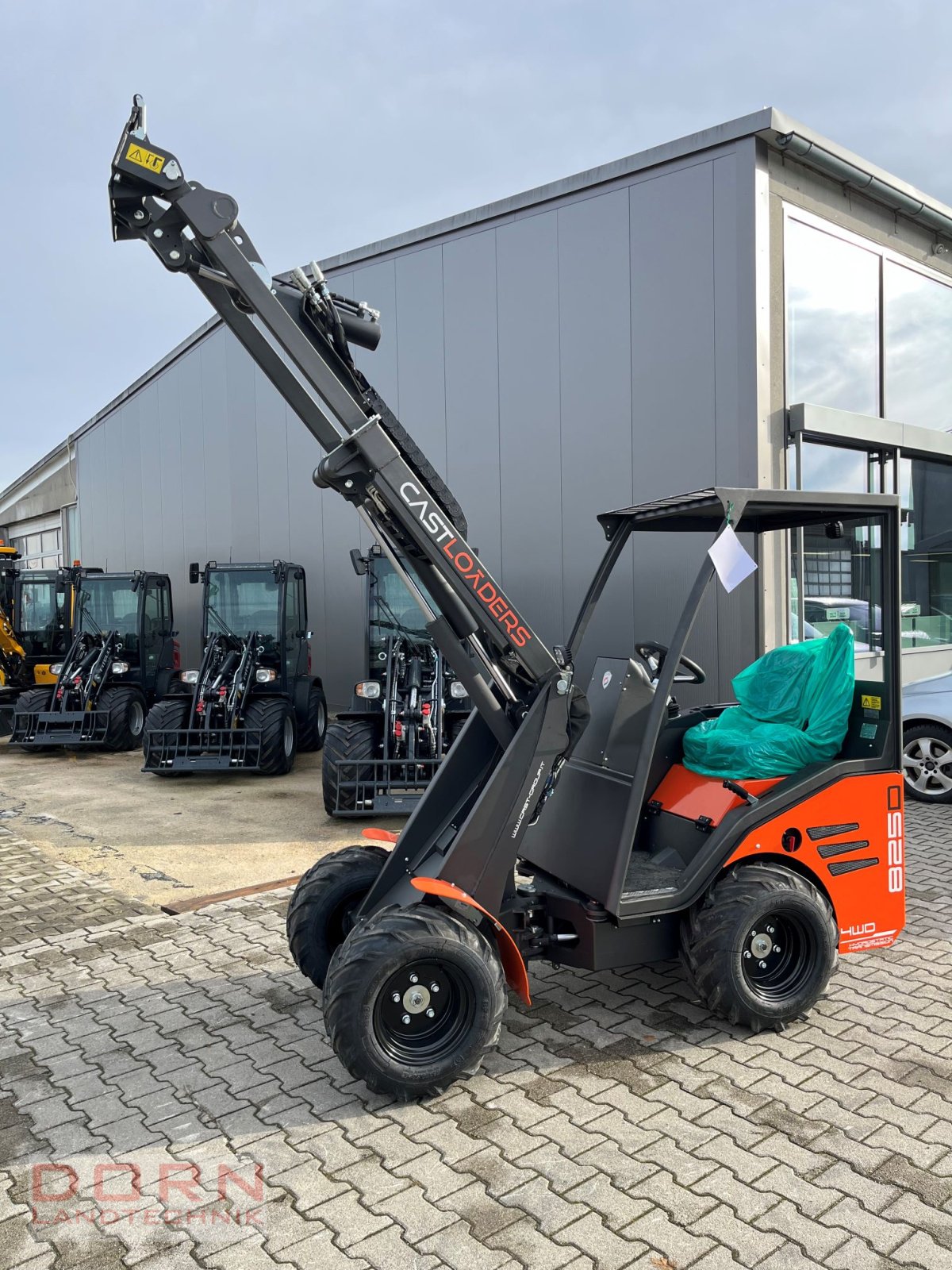 Hoflader des Typs Cast Group 825 D, Neumaschine in Bruckberg (Bild 2)