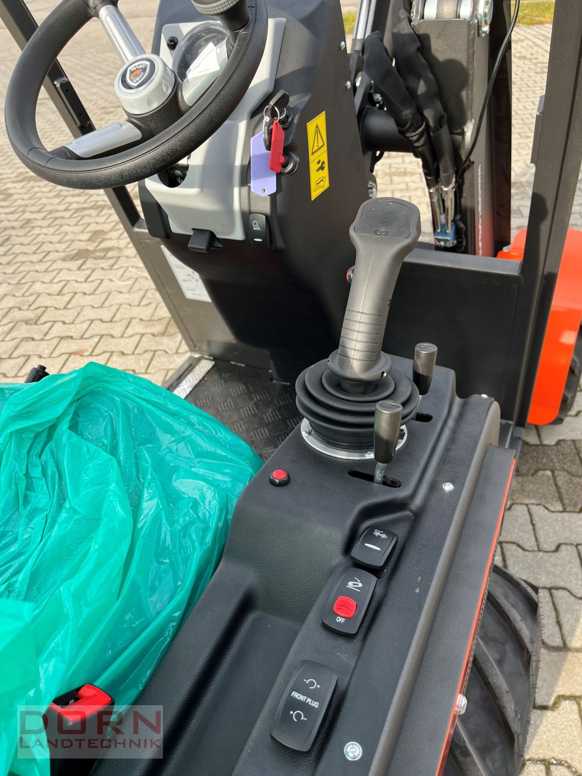 Hoflader des Typs Cast Group 825 D, Neumaschine in Bruckberg (Bild 3)