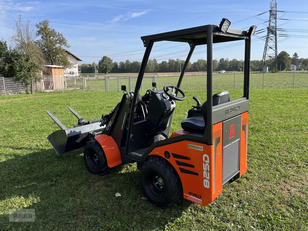 Hoflader of the type Cast Group 825D mit nur 40h, Gebrauchtmaschine in Burgkirchen (Picture 4)