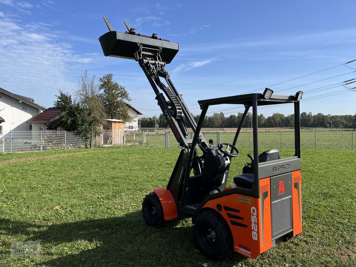 Hoflader of the type Cast Group 825D mit nur 40h, Gebrauchtmaschine in Burgkirchen (Picture 10)