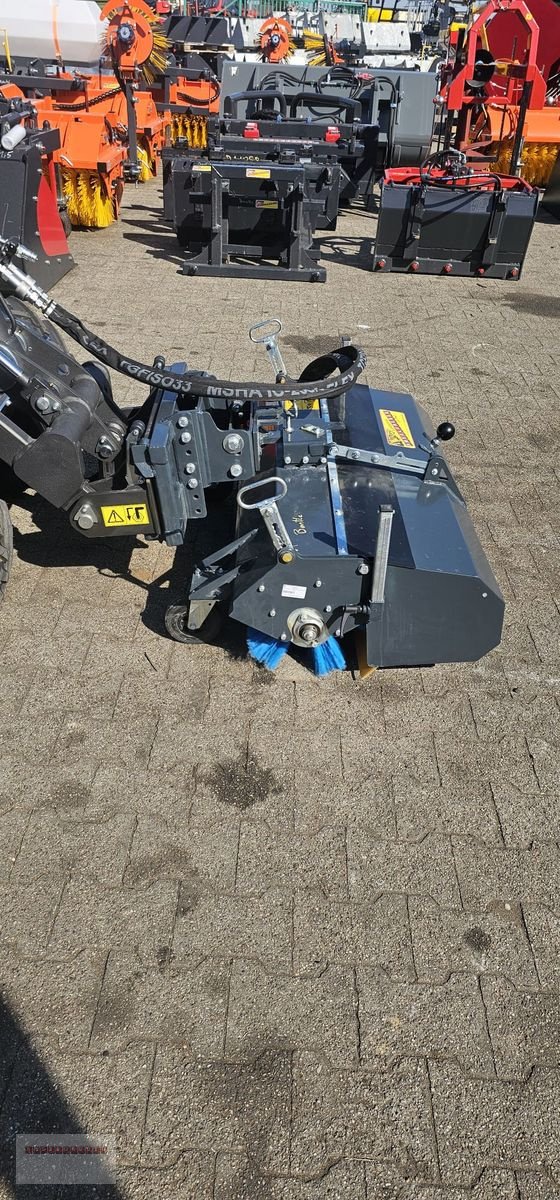 Hoflader des Typs Cast Group Kehrmaschine 100  Cast, Avant, Norcar, Multione, Gebrauchtmaschine in Tarsdorf (Bild 5)