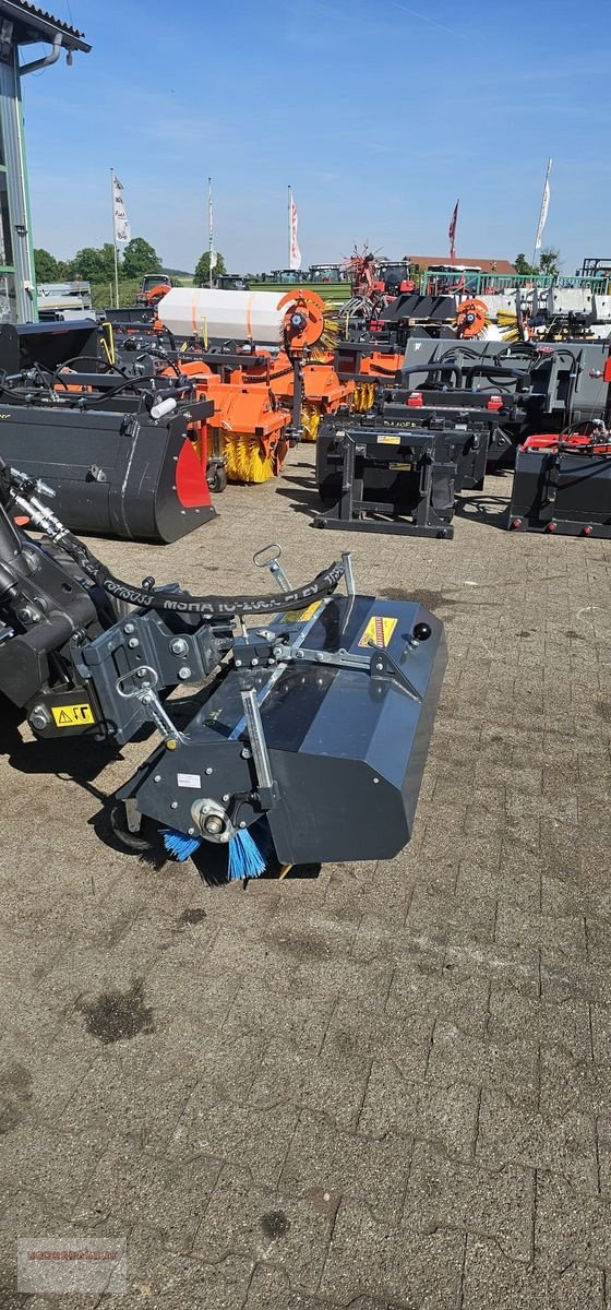 Hoflader des Typs Cast Group Kehrmaschine 100  Cast, Avant, Norcar, Multione, Gebrauchtmaschine in Tarsdorf (Bild 7)