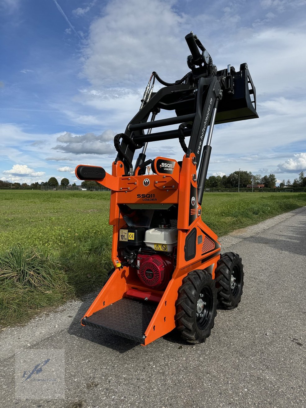 Hoflader of the type Cast Group WorkyQuad SSQ 11 Minilader, Kompaktlader, Skidlader, Hoflader, Neumaschine in Bruckmühl (Picture 8)