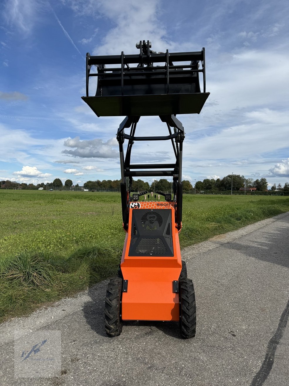 Hoflader of the type Cast Group WorkyQuad SSQ 11 Minilader, Kompaktlader, Skidlader, Hoflader, Neumaschine in Bruckmühl (Picture 10)