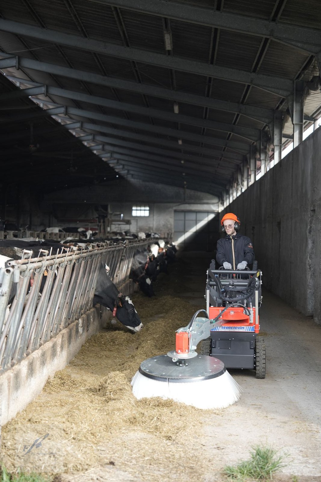 Hoflader of the type Cast Group WorkyQuad SSQ ECO Minilader Elektrolader Elektro Kompaktlader 0,74 m, Neumaschine in Bruckmühl (Picture 2)