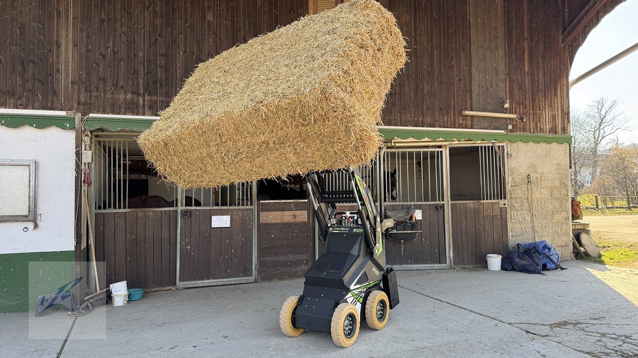 Hoflader of the type Cast Group WorkyQuad SSQ ECO Minilader Elektrolader Elektro Kompaktlader 0,74 m, Neumaschine in Bruckmühl (Picture 3)