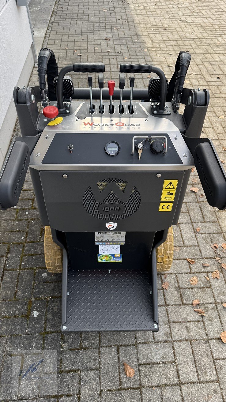 Hoflader of the type Cast Group WorkyQuad SSQ ECO Minilader Elektrolader Elektro Kompaktlader 0,74 m, Neumaschine in Bruckmühl (Picture 10)