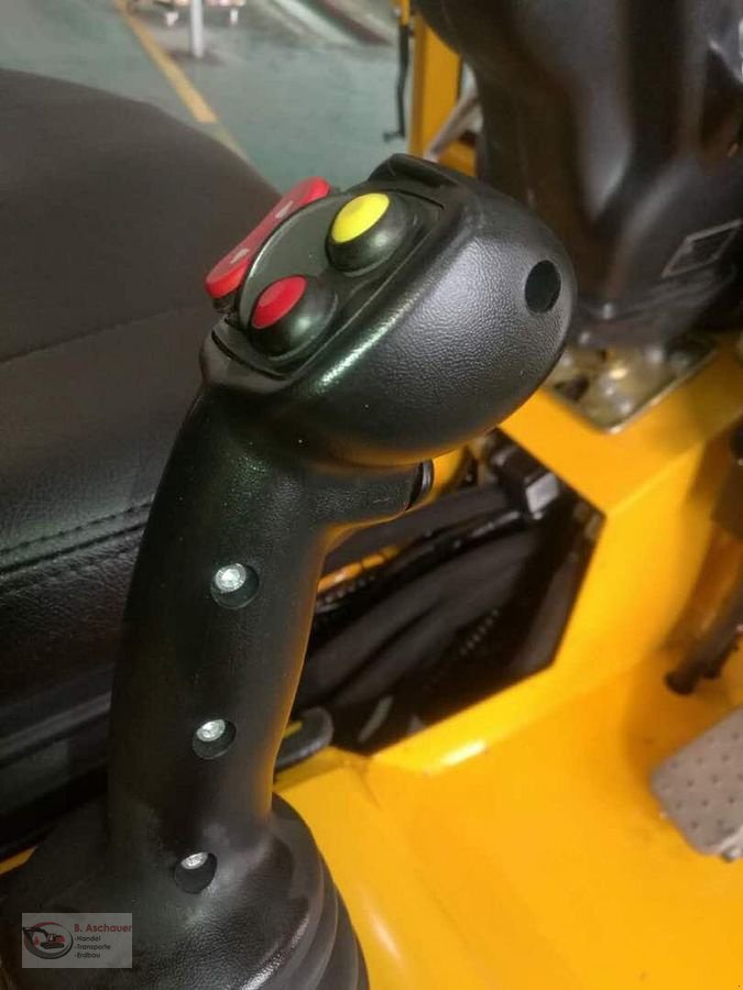 Hoflader of the type Eurotrac Eurotrac T13-CF, Neumaschine in Dimbach (Picture 5)