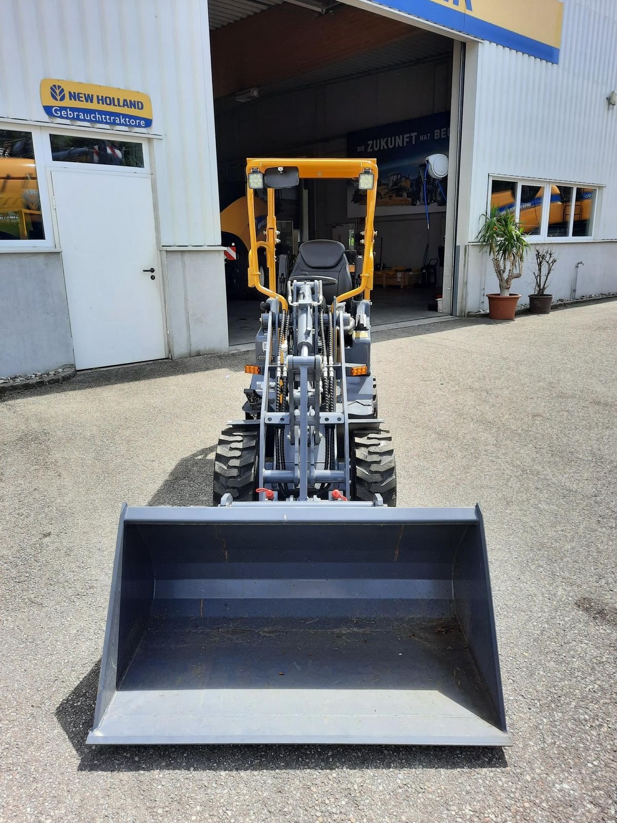 Hoflader of the type Eurotrac Eurotrac W10, Neumaschine in Burgkirchen (Picture 11)