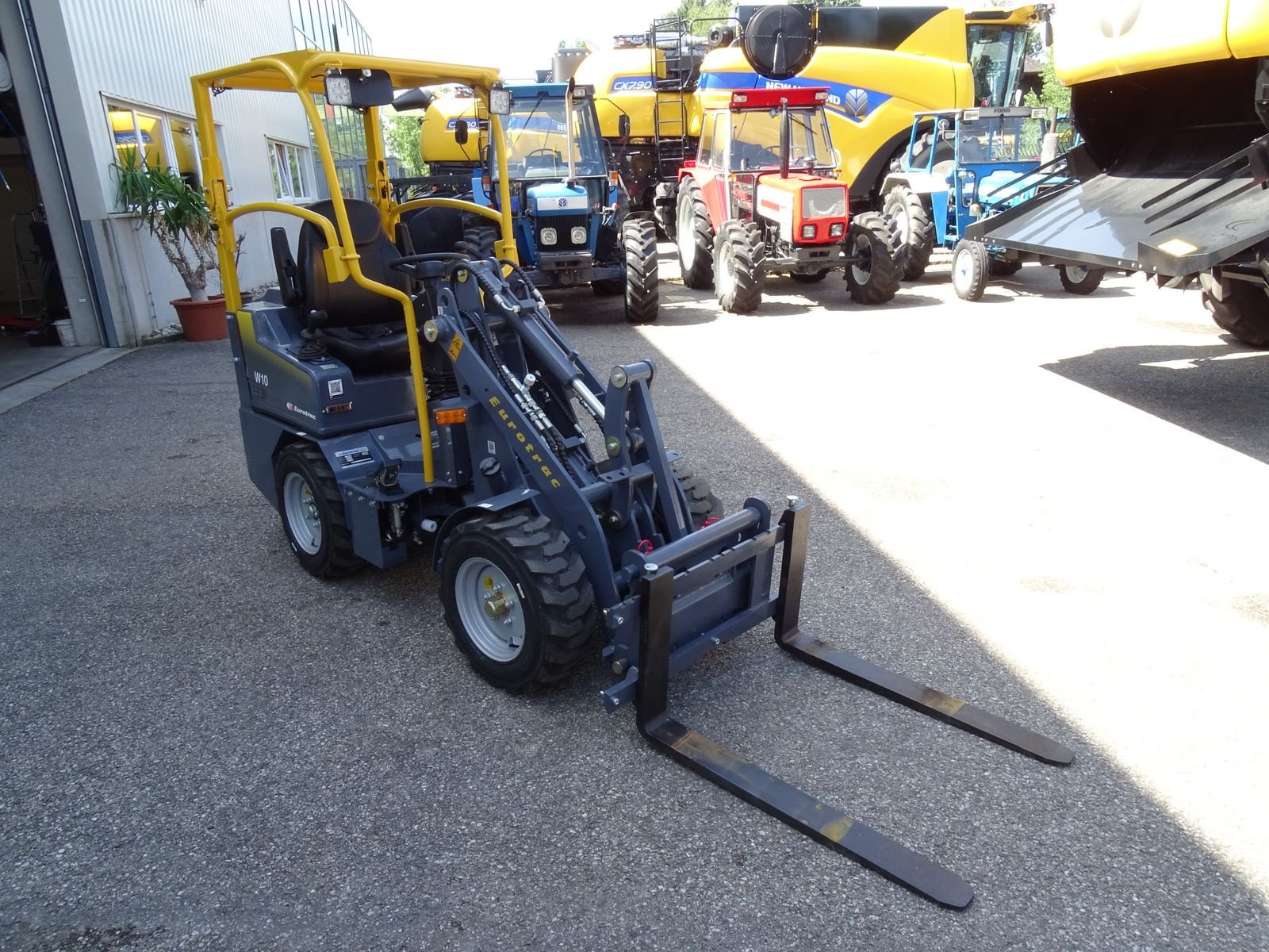 Hoflader of the type Eurotrac Eurotrac W10, Neumaschine in Burgkirchen (Picture 19)