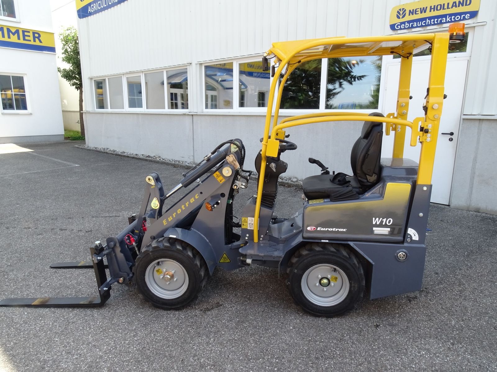 Hoflader of the type Eurotrac Eurotrac W10, Neumaschine in Burgkirchen (Picture 15)
