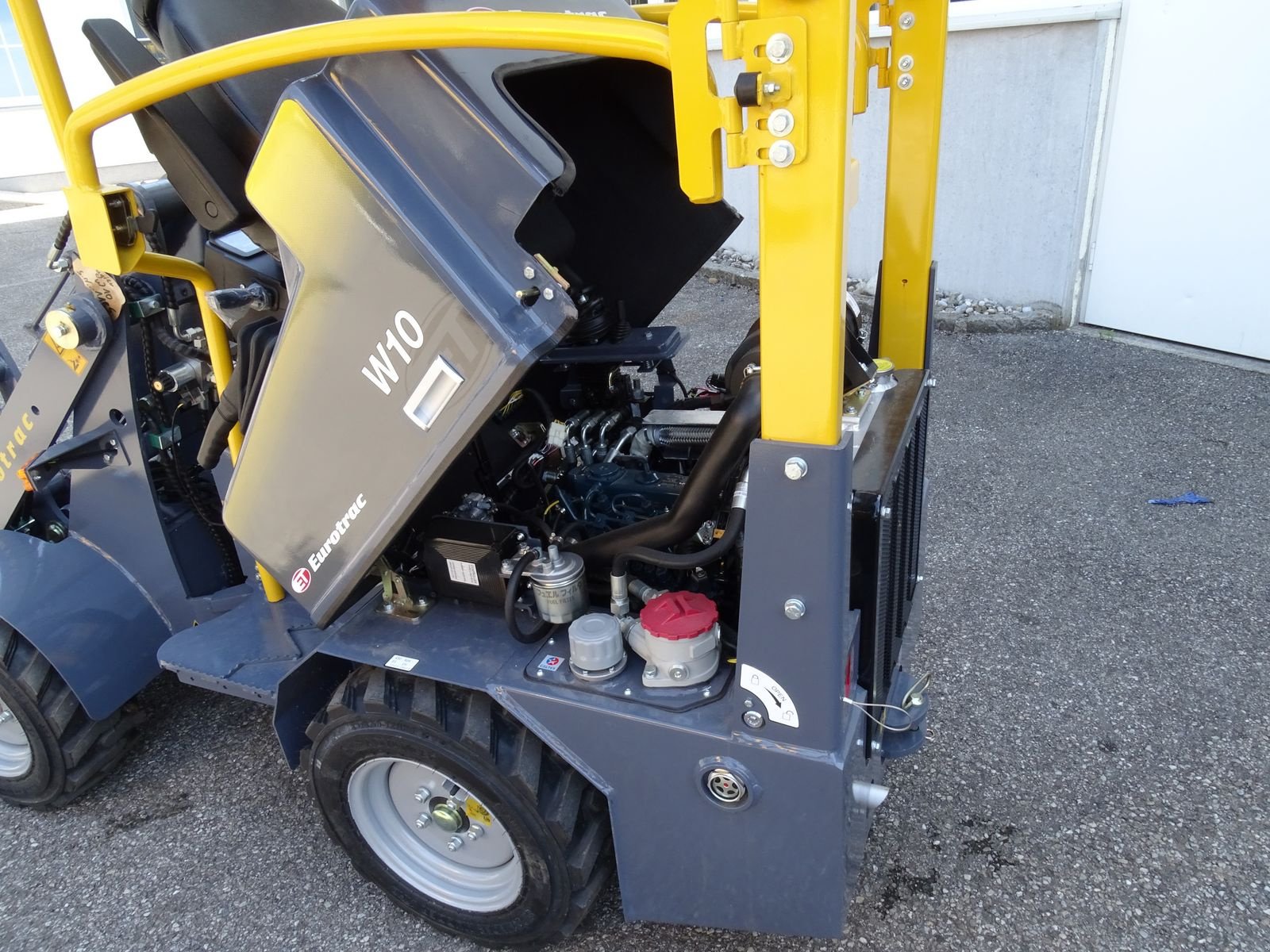 Hoflader of the type Eurotrac Eurotrac W10, Neumaschine in Burgkirchen (Picture 25)