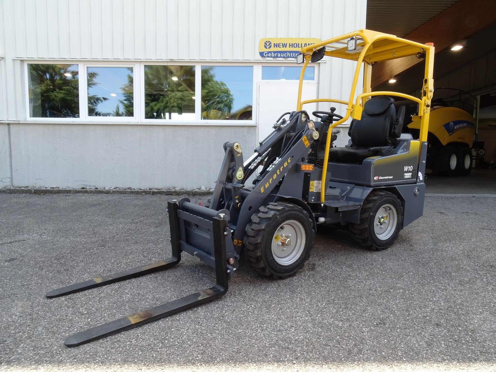 Hoflader of the type Eurotrac Eurotrac W10, Neumaschine in Burgkirchen (Picture 14)