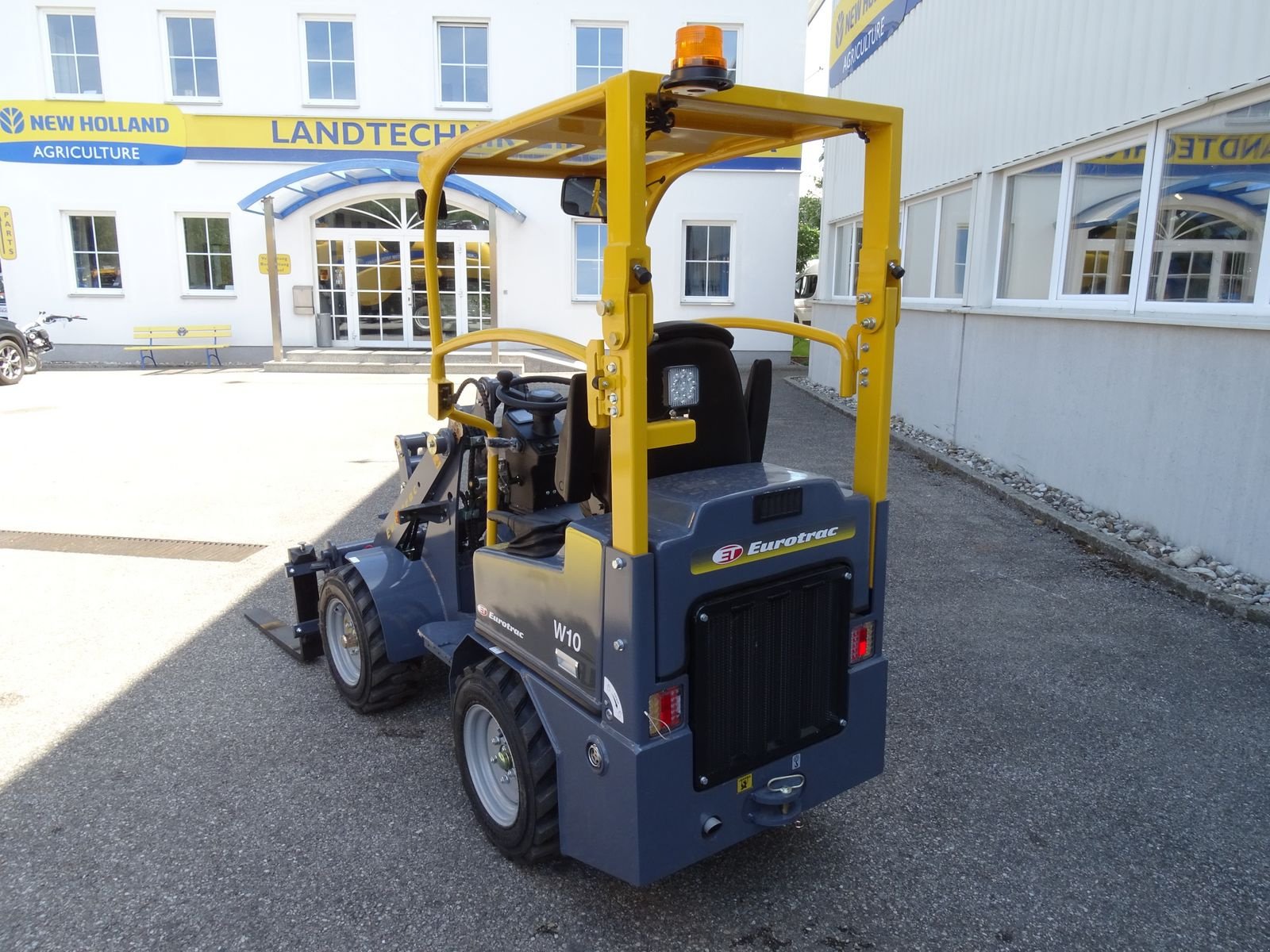 Hoflader of the type Eurotrac Eurotrac W10, Neumaschine in Burgkirchen (Picture 16)