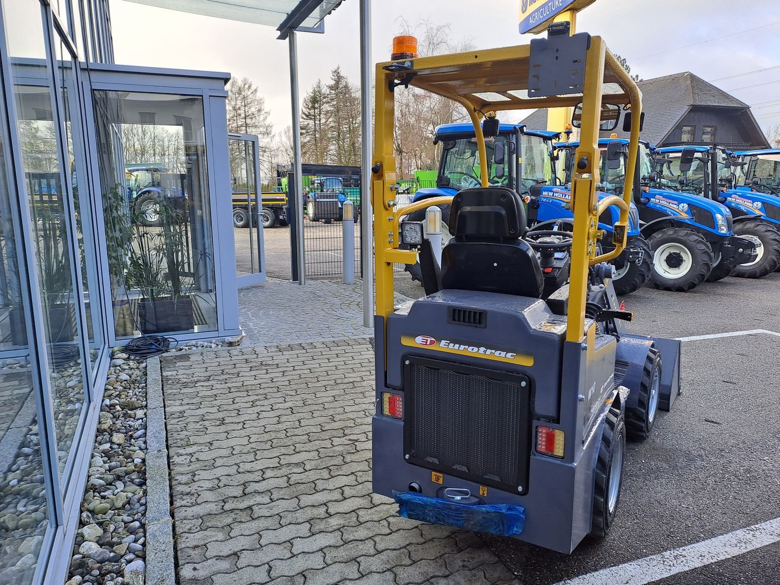 Hoflader of the type Eurotrac Eurotrac W10, Neumaschine in Burgkirchen (Picture 7)