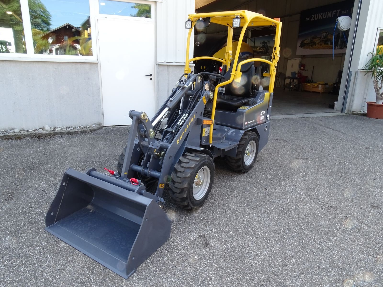 Hoflader of the type Eurotrac Eurotrac W10, Neumaschine in Burgkirchen (Picture 27)