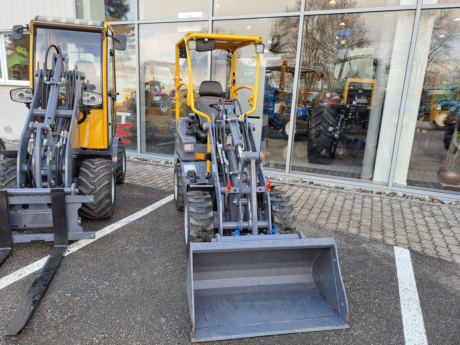 Hoflader of the type Eurotrac Eurotrac W10, Neumaschine in Burgkirchen (Picture 2)