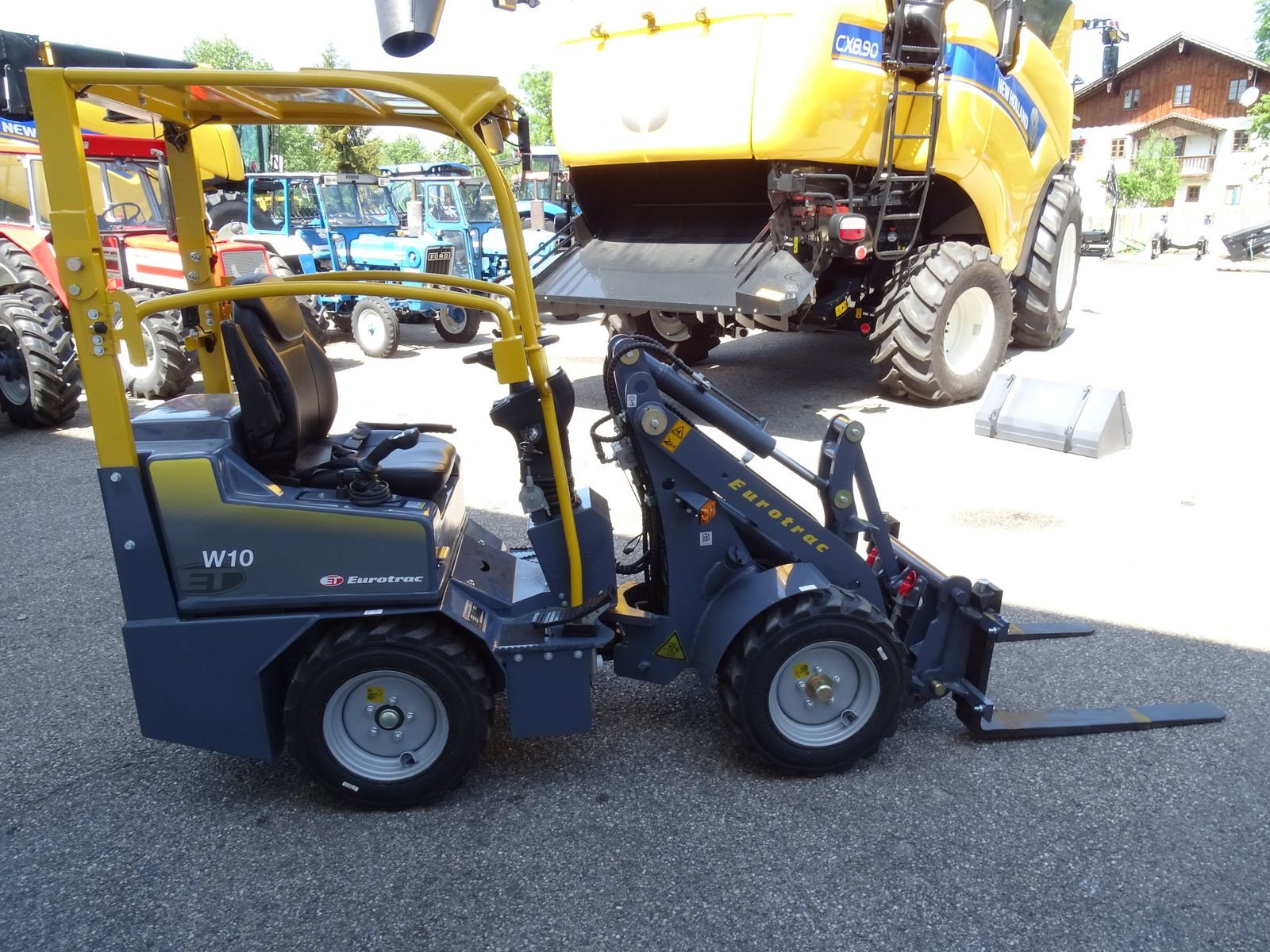 Hoflader of the type Eurotrac Eurotrac W10, Neumaschine in Burgkirchen (Picture 18)