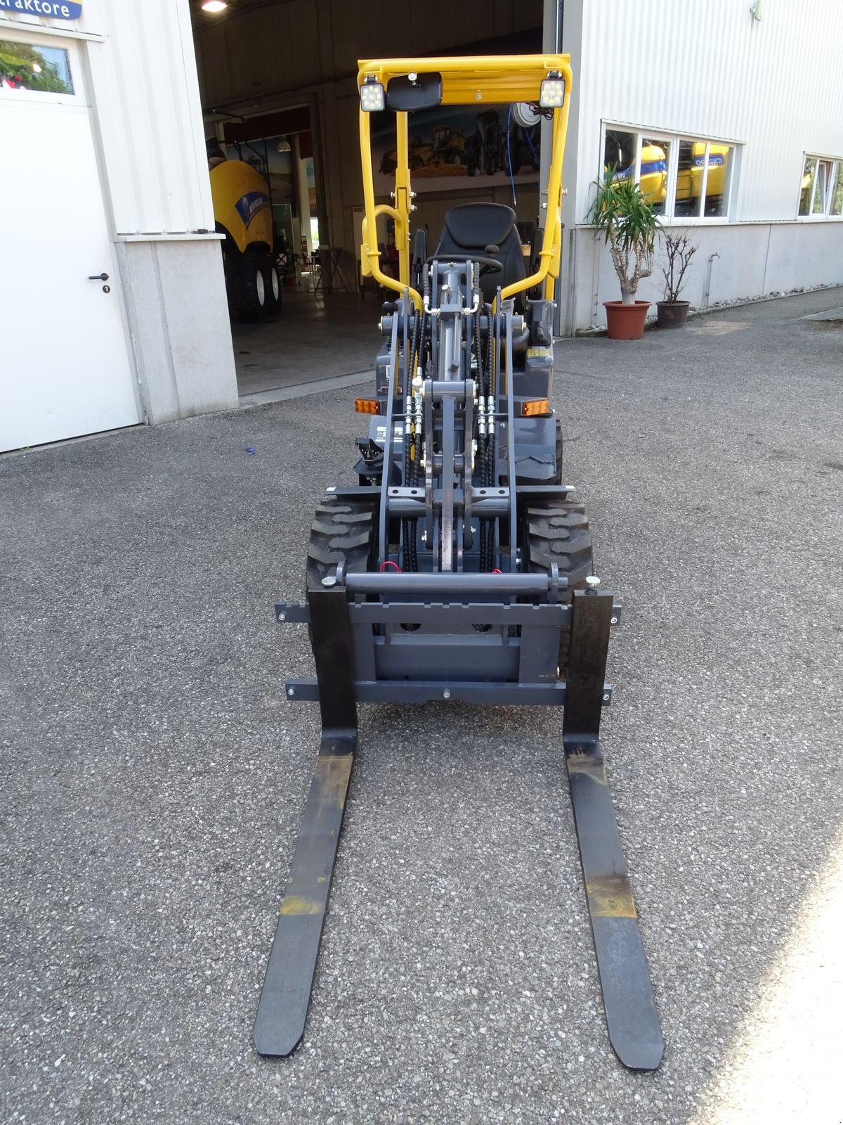 Hoflader of the type Eurotrac Eurotrac W10, Neumaschine in Burgkirchen (Picture 20)