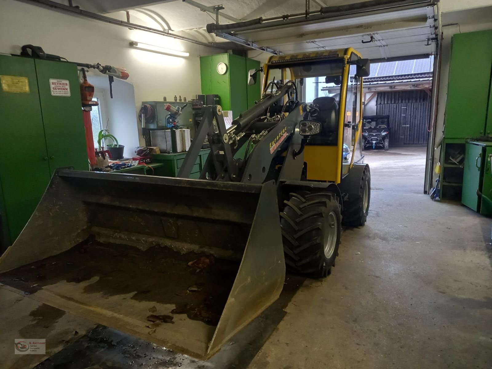Hoflader of the type Eurotrac Eurotrac W12-CS Vorführer mit Schaufel und Vollk, Vorführmaschine in Dimbach (Picture 3)