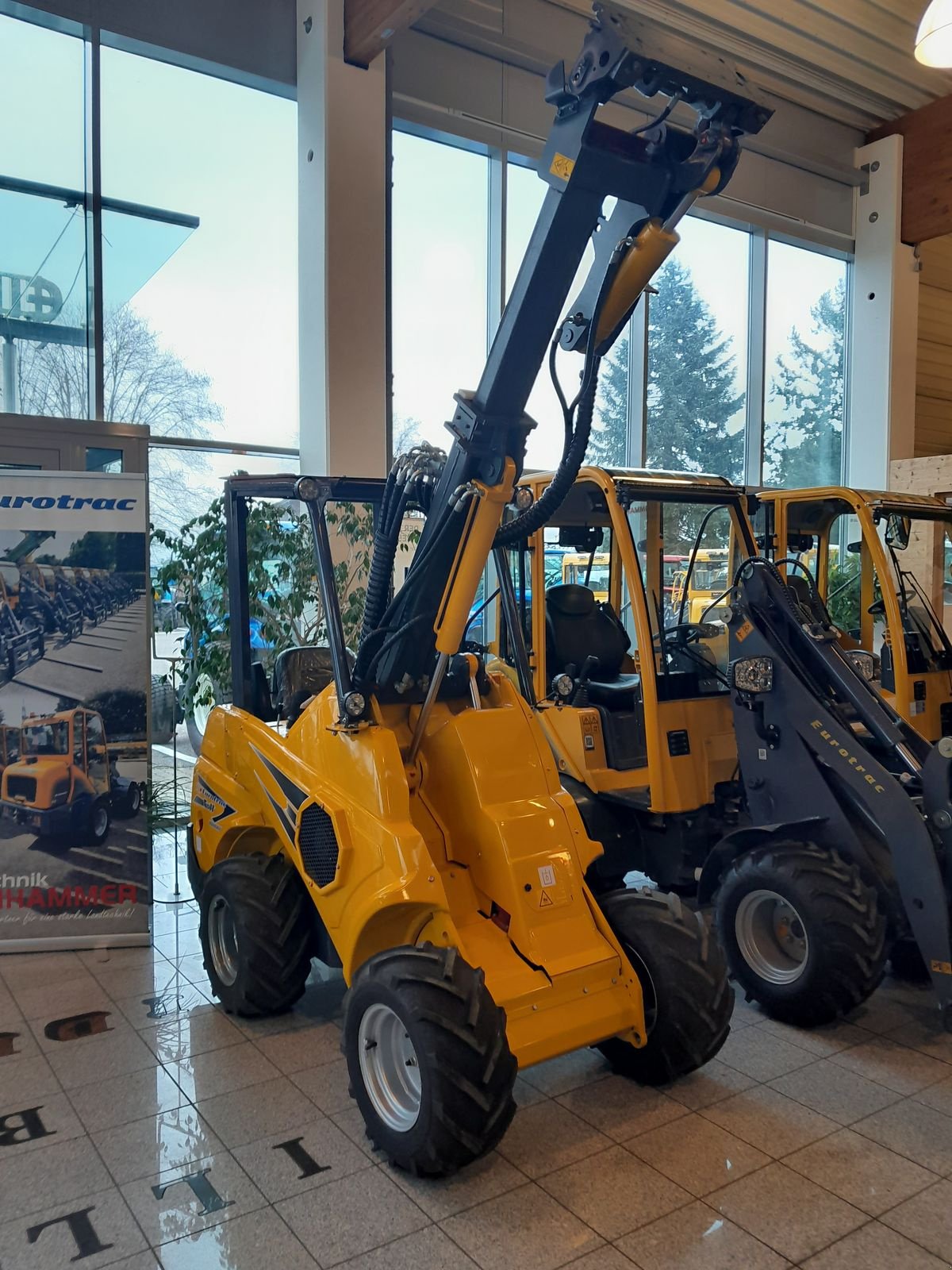 Hoflader Türe ait Eurotrac T11, Neumaschine içinde Burgkirchen (resim 1)