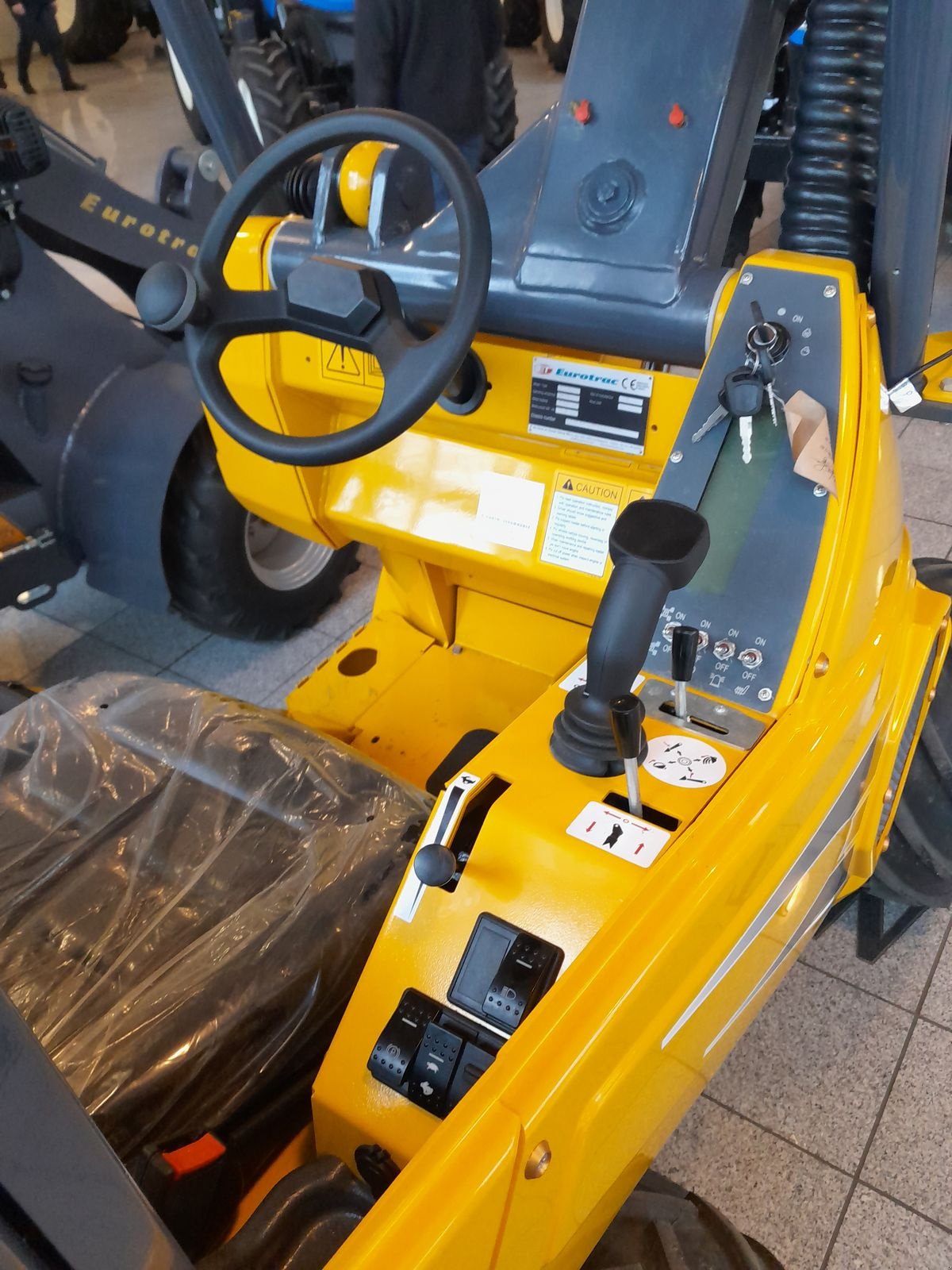 Hoflader Türe ait Eurotrac T11, Neumaschine içinde Burgkirchen (resim 3)