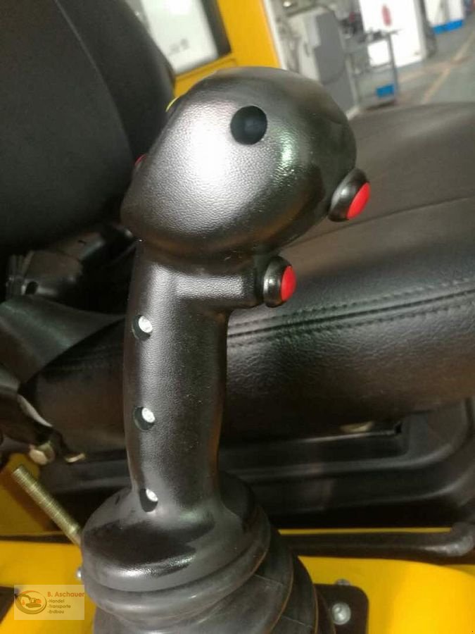 Hoflader of the type Eurotrac T13-F, Neumaschine in Dimbach (Picture 2)