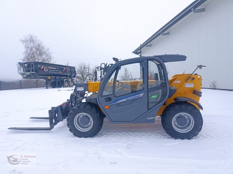 Hoflader typu Eurotrac Teleskoplader TH25.6 mit Schaufel und Palettenga, Vorführmaschine v Dimbach (Obrázek 1)