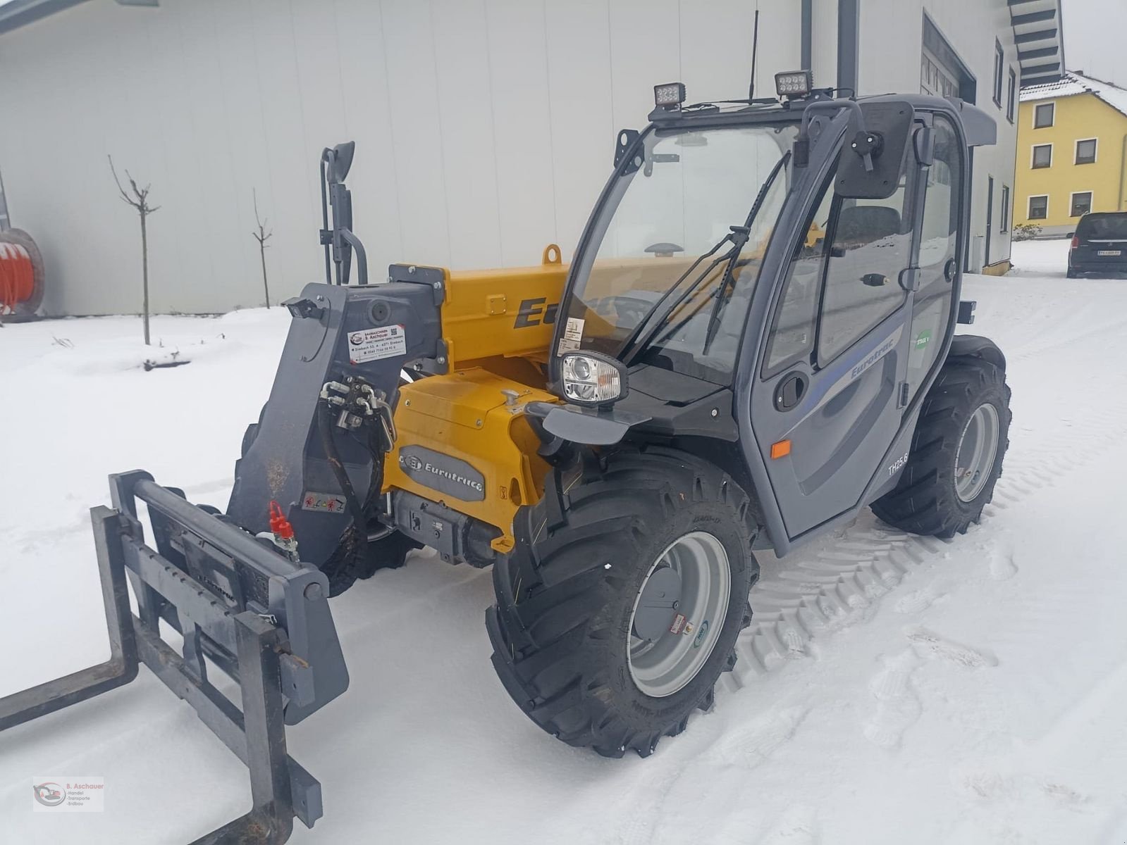 Hoflader del tipo Eurotrac Teleskoplader TH25.6 mit Schaufel und Palettenga, Vorführmaschine In Dimbach (Immagine 9)