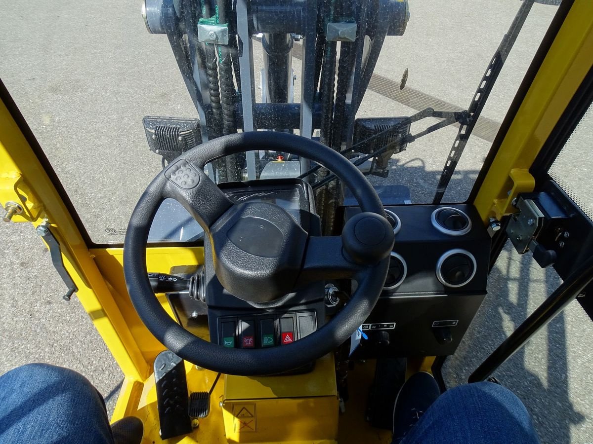 Hoflader des Typs Eurotrac W 11- C mit Vollsichtkabine und Heizung, Gebrauchtmaschine in Burgkirchen (Bild 14)