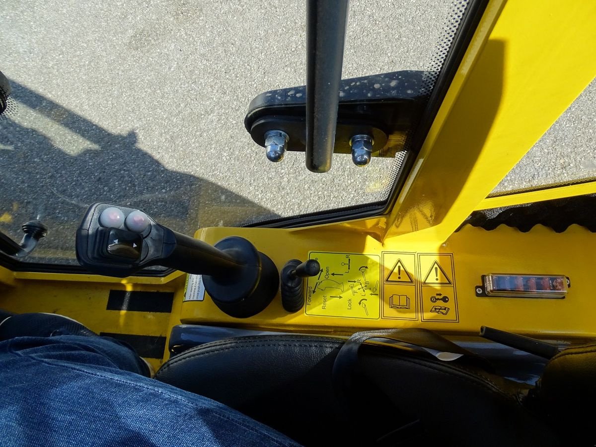 Hoflader des Typs Eurotrac W 11- C mit Vollsichtkabine und Heizung, Gebrauchtmaschine in Burgkirchen (Bild 16)