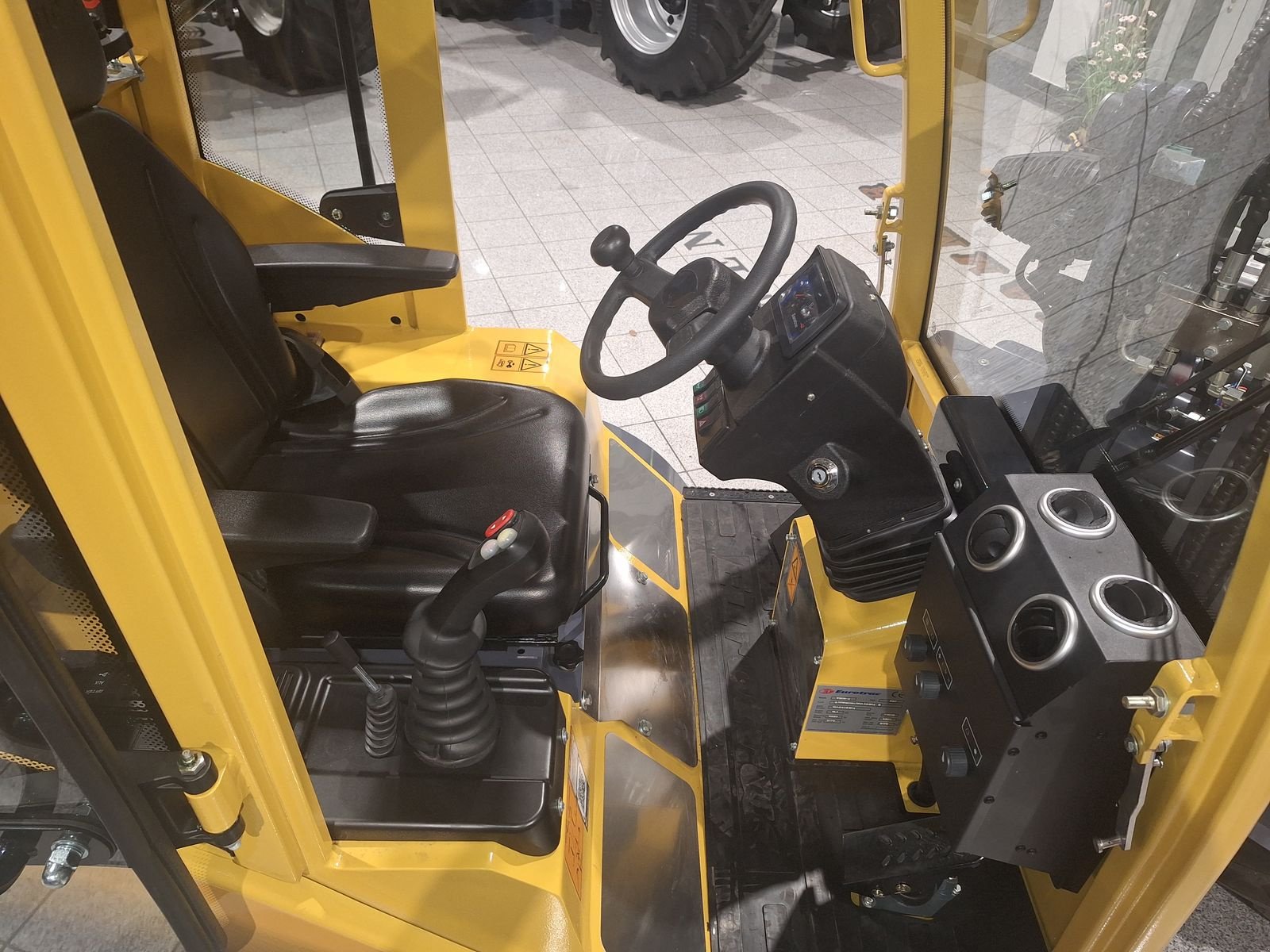 Hoflader of the type Eurotrac W 12 CS mit Vollkabine und Heizung, Gebrauchtmaschine in Burgkirchen (Picture 3)