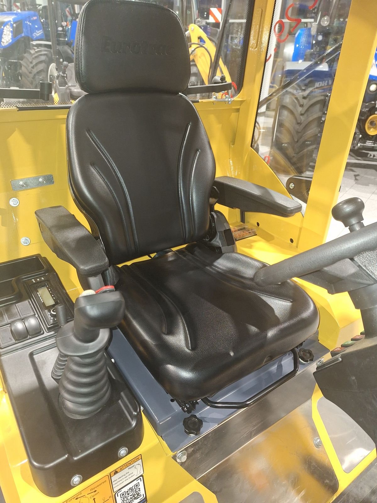 Hoflader of the type Eurotrac W 12 CS mit Vollkabine und Heizung, Gebrauchtmaschine in Burgkirchen (Picture 4)