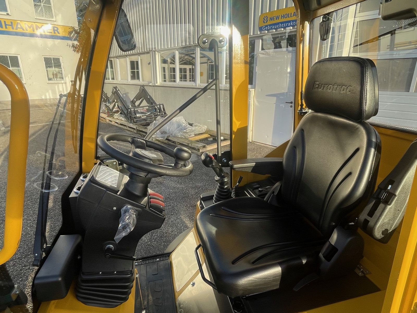 Hoflader of the type Eurotrac W 12 S, Neumaschine in Burgkirchen (Picture 8)