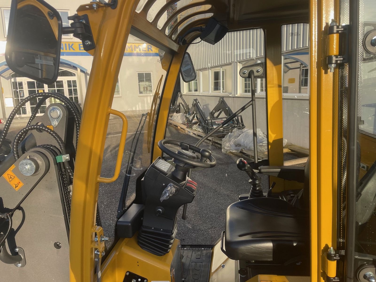 Hoflader of the type Eurotrac W 12 S, Neumaschine in Burgkirchen (Picture 10)